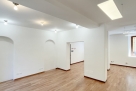 Showroom all'interno di una corte