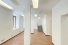 Showroom all'interno di una corte