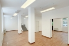 Showroom all'interno di una corte