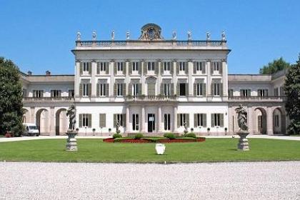 Villa immersa in parco secolare