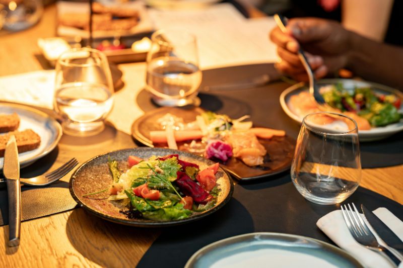 Come trasformare una cena aziendale in un evento sostenibile