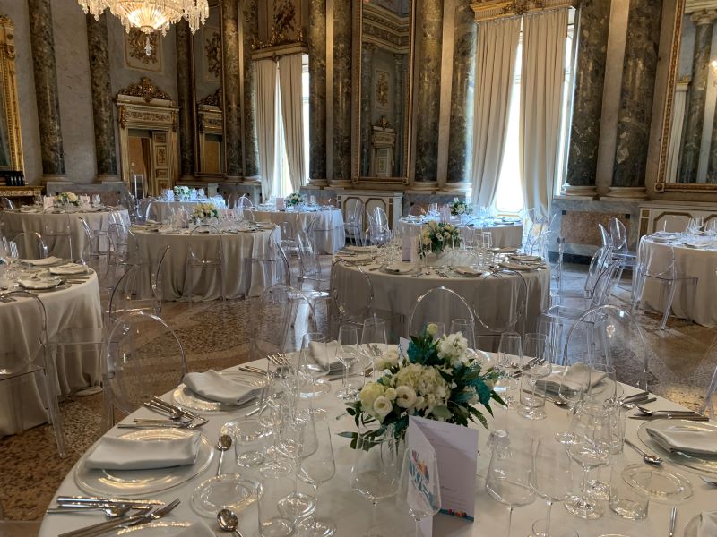 5 passi per organizzare la cena aziendale perfetta